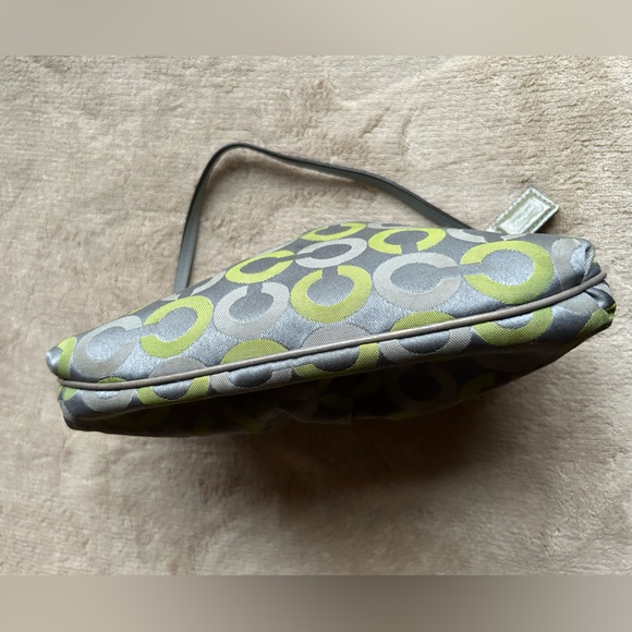 COACH MADISON GRAPHITE GREEN OP ART
SIGNATURE SATEEN LARGE WRISTLET - Picture 8 of 8